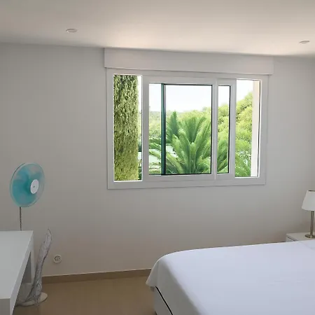 In Tropez, Swimming Pool And Parking Apartman *